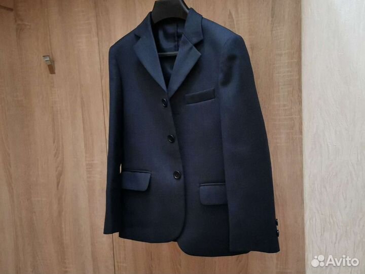 Школьный костюм серый 128р