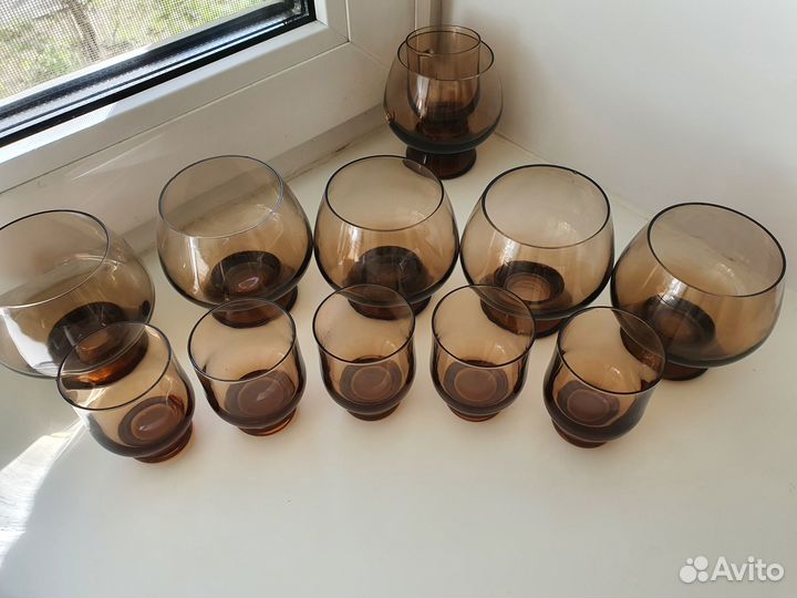 Бокалы и рюмки из цветного стекла