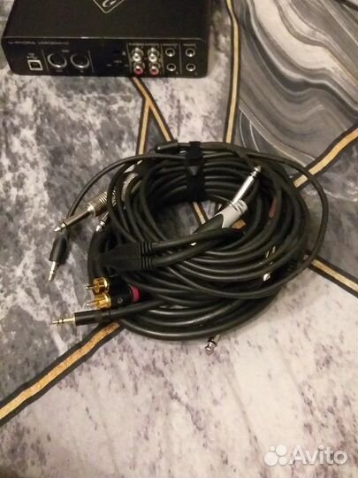 Звуковая карта Behringer umc 204hd