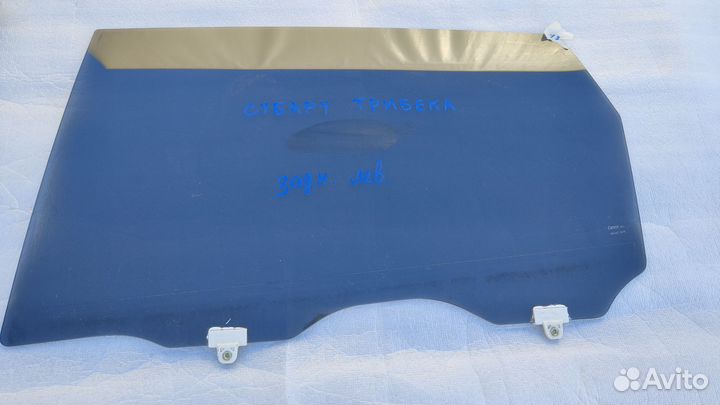 Subaru Tribeca заднее стекло