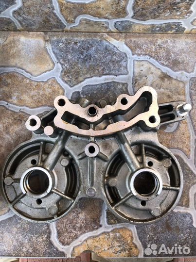 Распредвал и кронштейн опорный на audi Q3