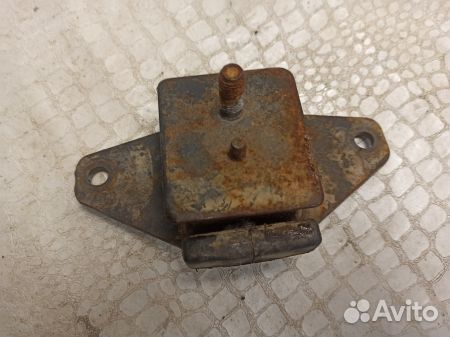 Опора двигателя Лексус LX 2