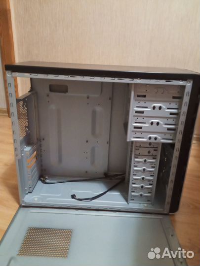 Корпус ATX для компьютера