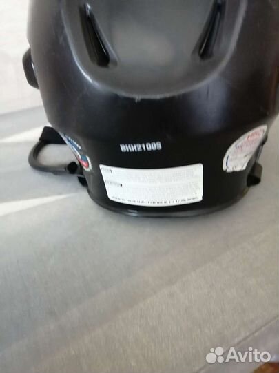 Хоккейный шлем