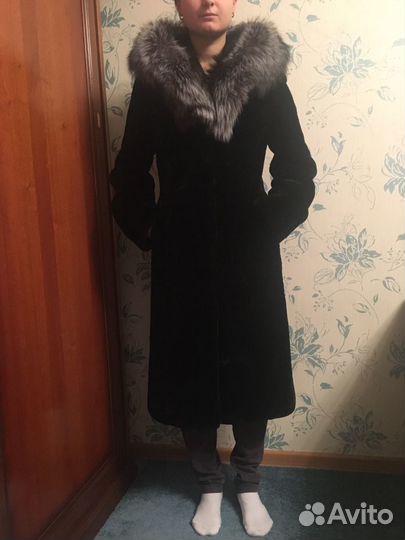 Шуба длинная с капюшоном черная мутон с чернобурко