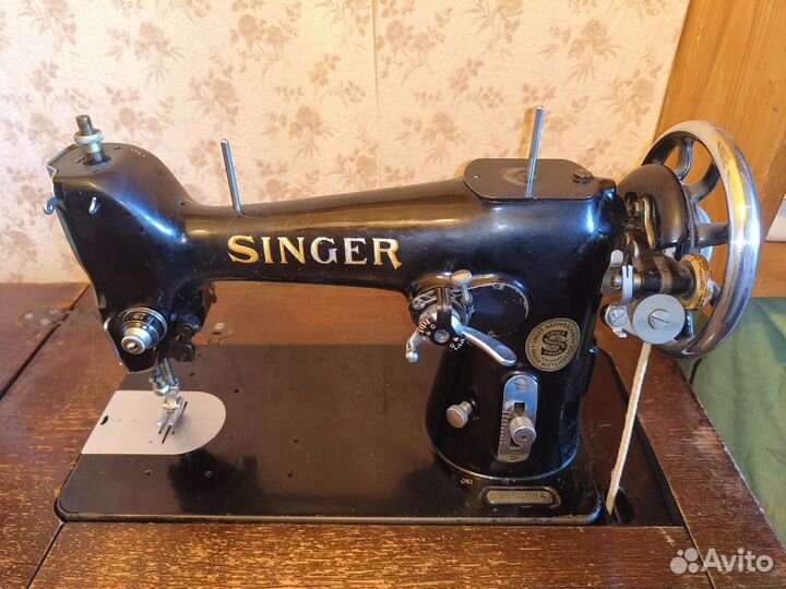 Швейная машина Singer в тумбе