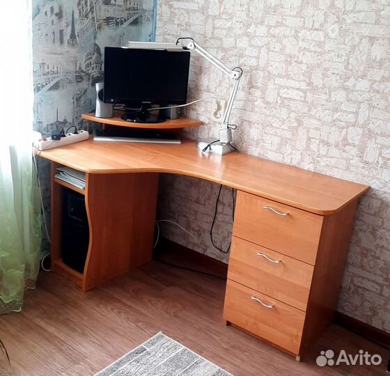 Компьютерный стол