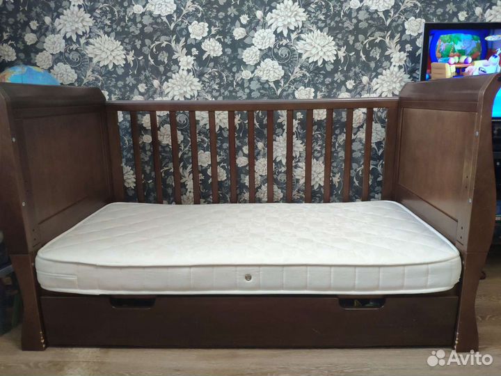 Детская кровать с матрасом