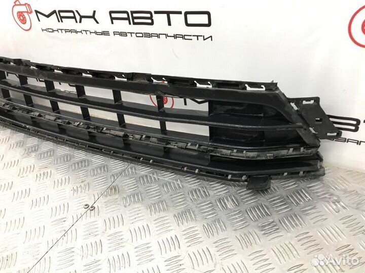 Б/У решетка радиатора передний Volkswagen Jetta