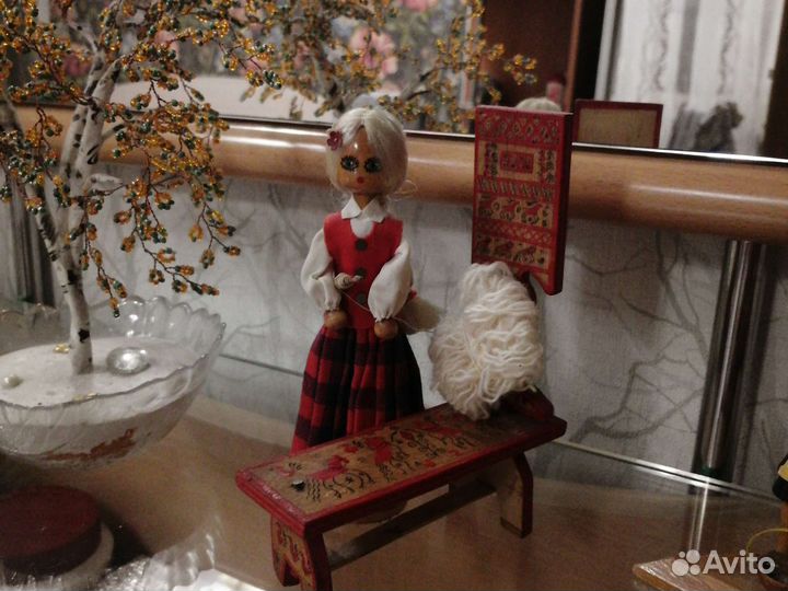 Куколка с веретеном прялкой