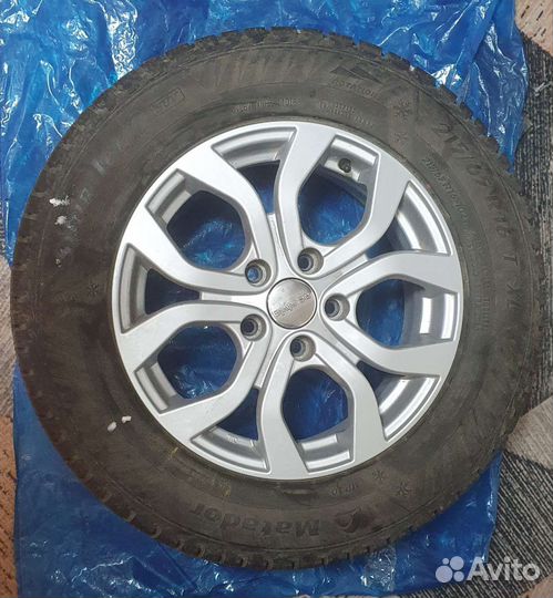 Продам колеса 215/65 R16