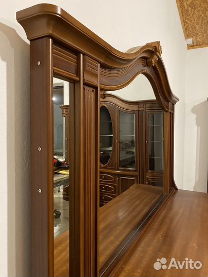 Комод с зеркалом