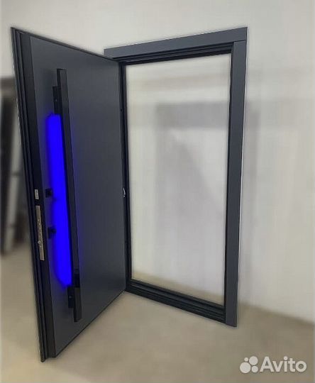 Металлическая входная дверь с подсветкой