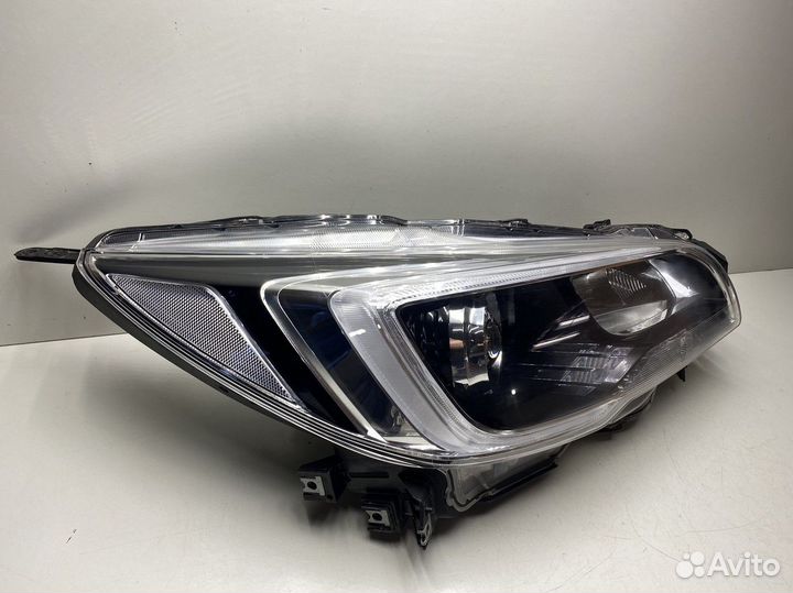 Б/У Б/У Фара правая Subaru Legacy Outback (B15)