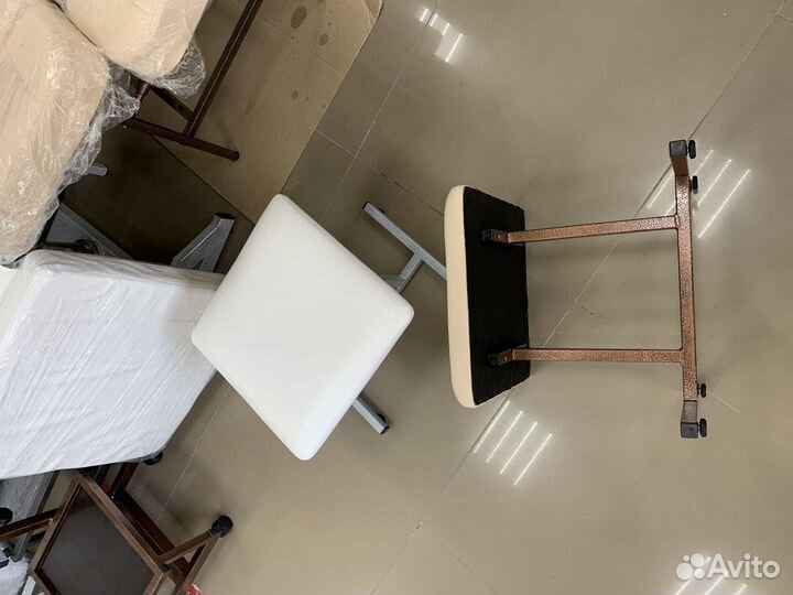 Стул мастера педикюра, кресла