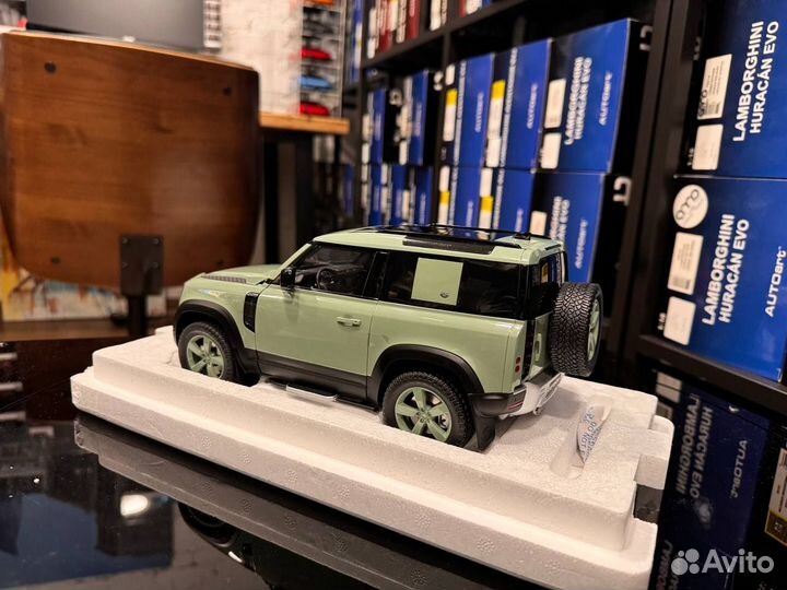 Land Rover Defender 90 2023 1:18 Almost Real