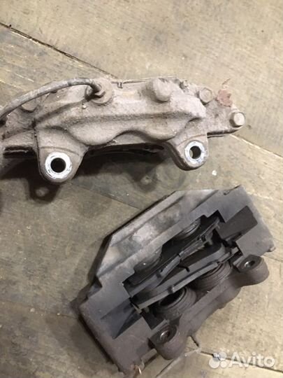 Суппорт тормозной Toyota Hilux 2009-2015