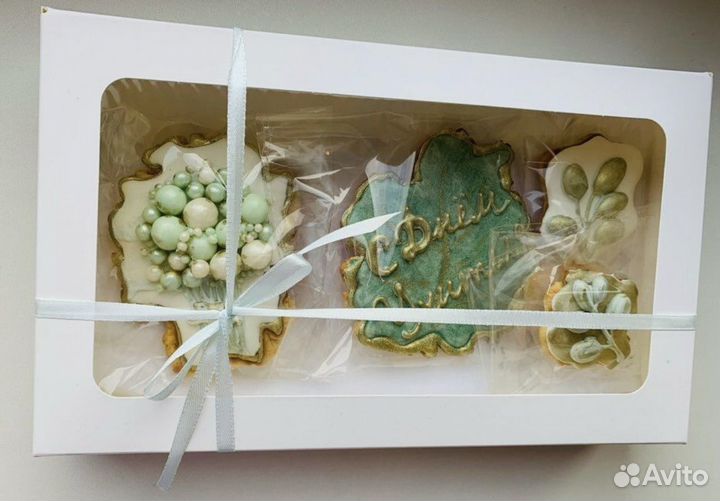 Коробка белая с окном 25 * 15 * 4см