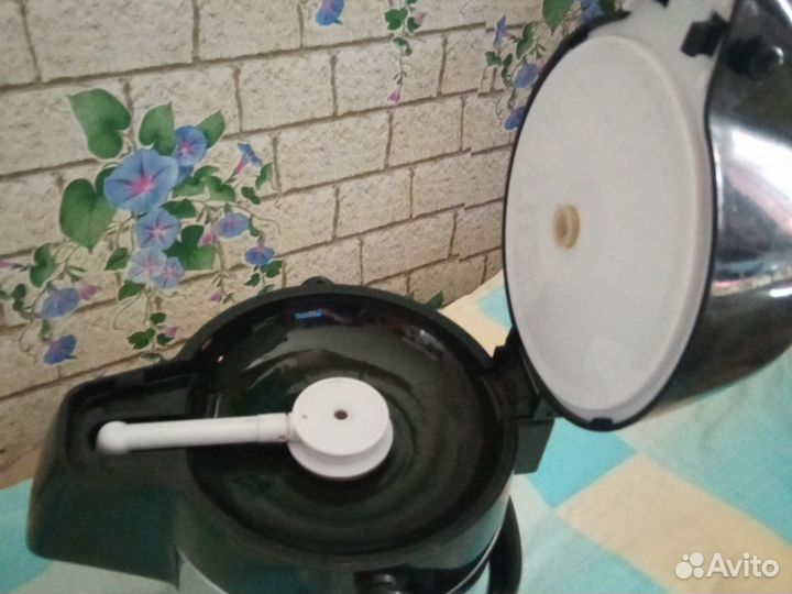 Термос с помпой. 2,5 литра