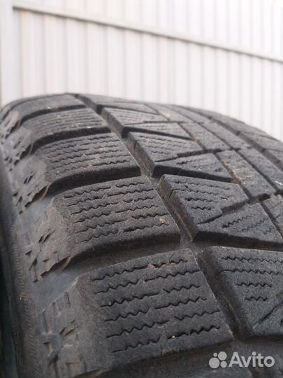 Bridgestone Blizzak Revo1 245/50 R18
