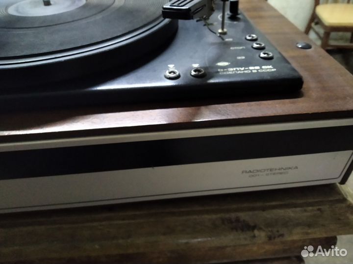 Виниловый проигрыватель под ремонт
