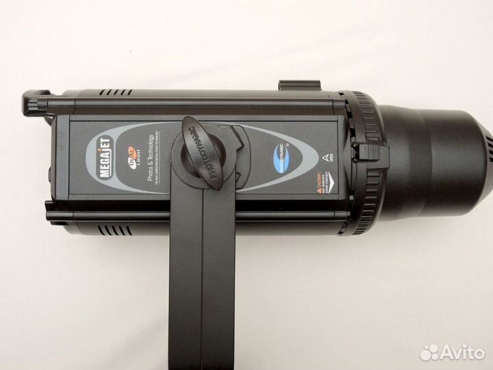 Студийный импульсный свет