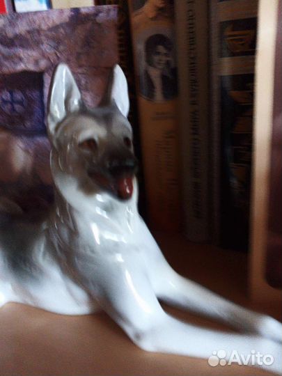 Старинные фарфоровые статуэтки