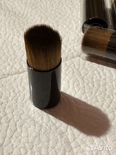 Мини-кисти Chanel для тонального крема