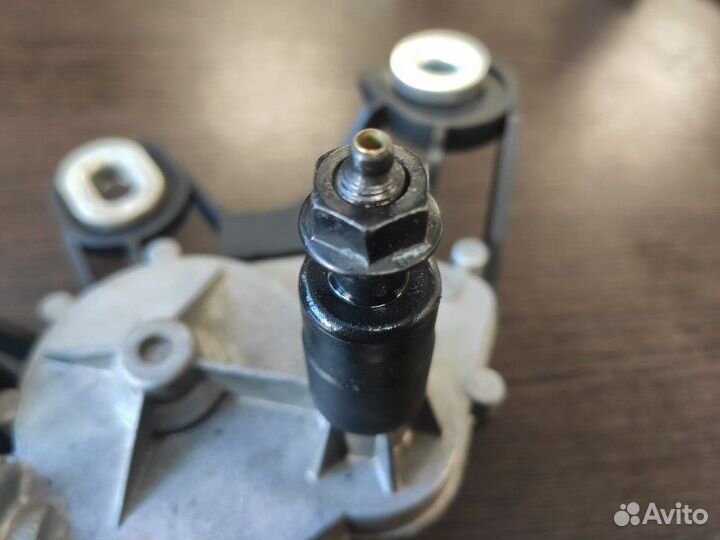 Моторчик стеклоочистителя задний Skoda Octavia II