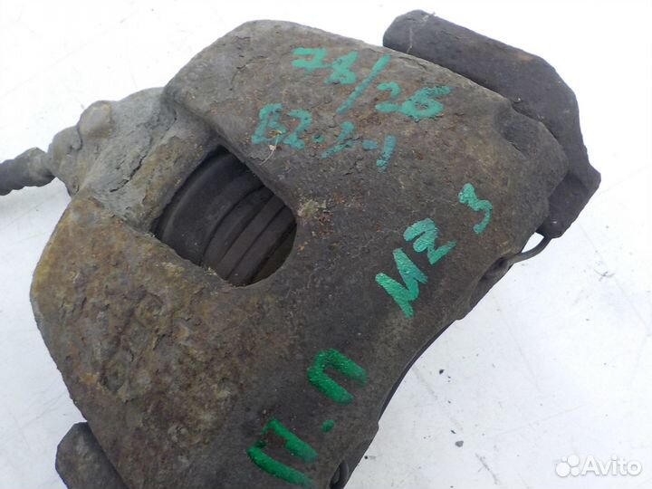 Суппорт тормозной передний правый Mazda 3 BK 2002