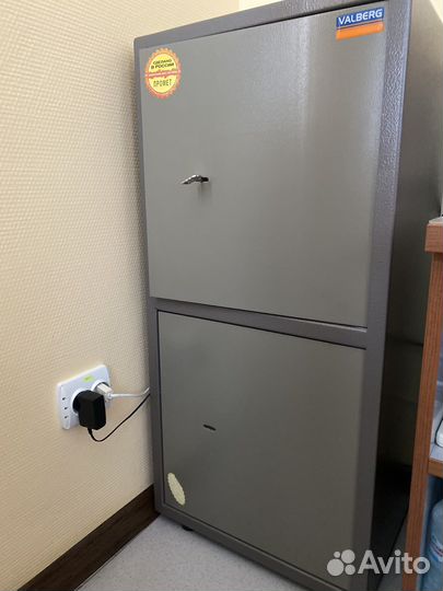 Сейф металлический