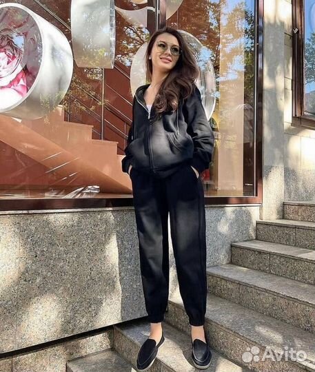 Женский спортивный костюм