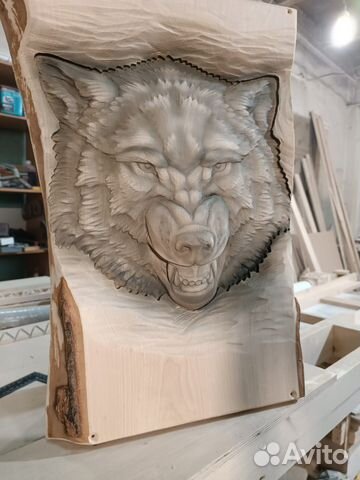 Резное панно из дерева