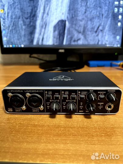 Внешняя звуковая карта behringer U-phoria UMC204HD