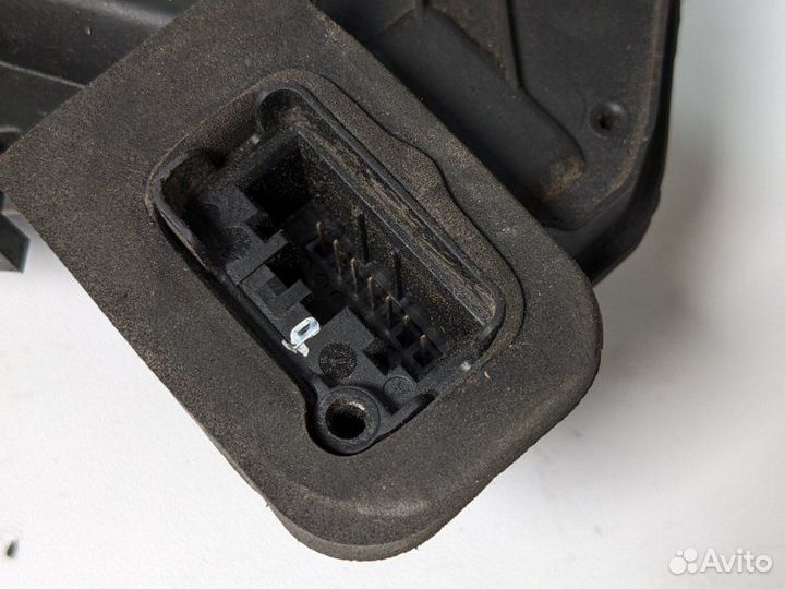 Замок двери задний правый Vw Polo CFN 2013