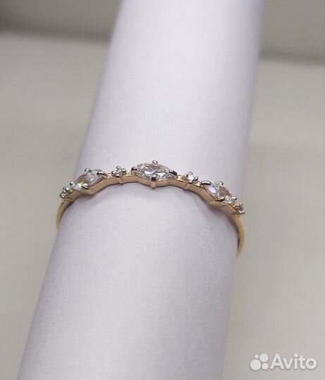Золотое кольцо с фианитами
