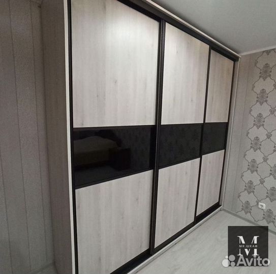 Шкаф-купе с зеркалом