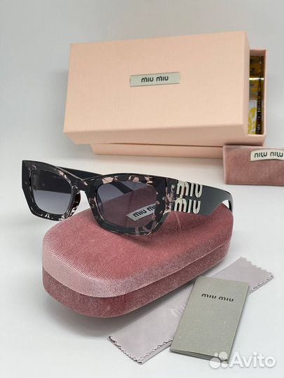 Солнцезащитные очки MIU MIU