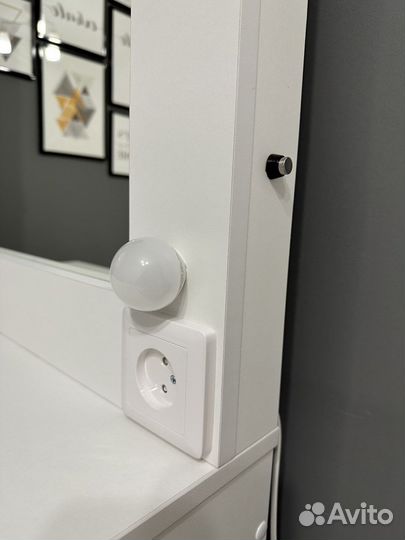 Гримерный стол новый