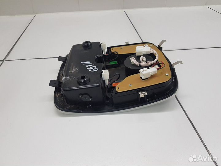 Плафон внутреннего освещения (передних кресел)