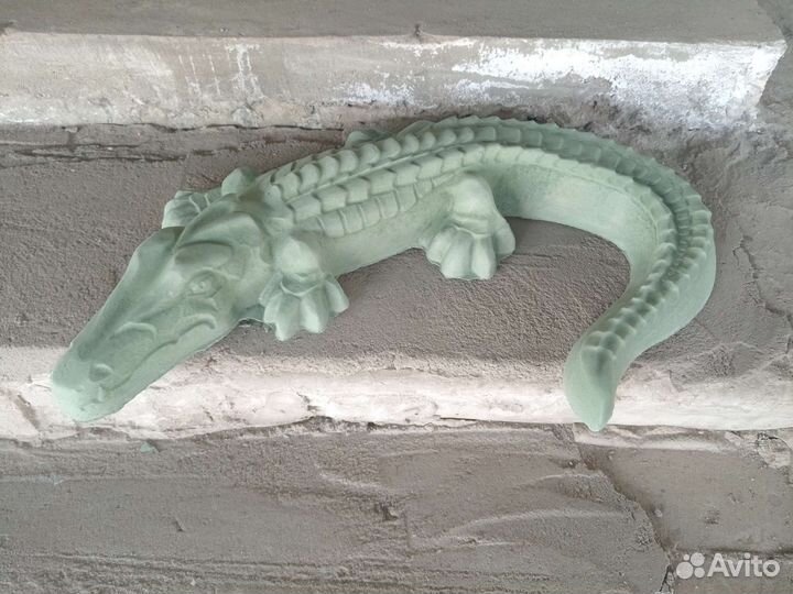 Крокодил из бетона. Садовый декор