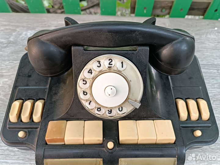Старинный телефон