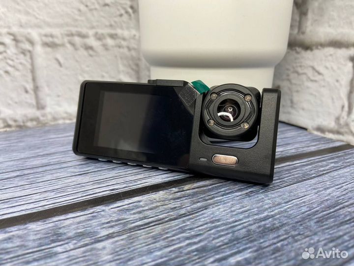 Видеорегистратор с 3 камерами