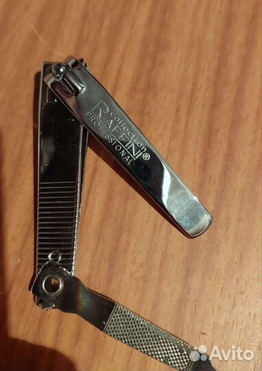 Маникюрные кусачки и пилочка