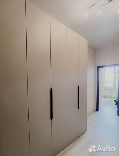 Шкаф на заказ под потолок