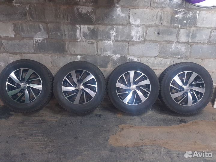 Продам комплект колес