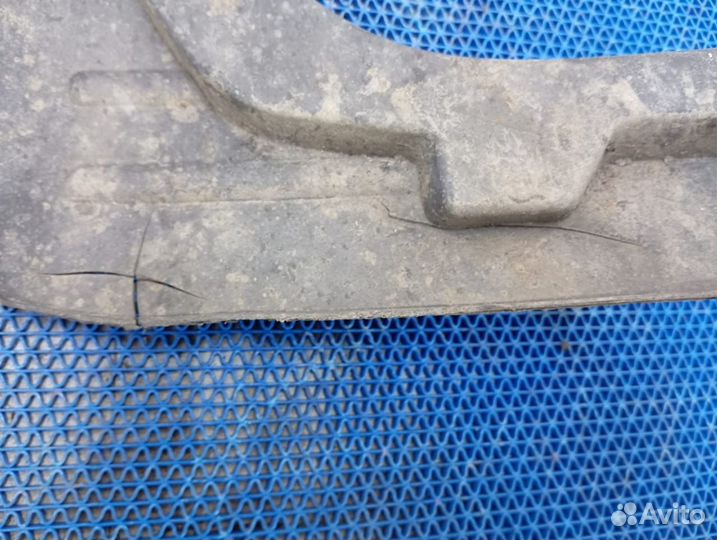 Брызговик передний правый Chery Tiggo T11