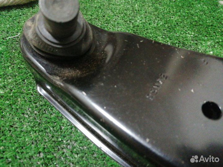 Рычаг подвески передний правый Mitsubishi Eclipse