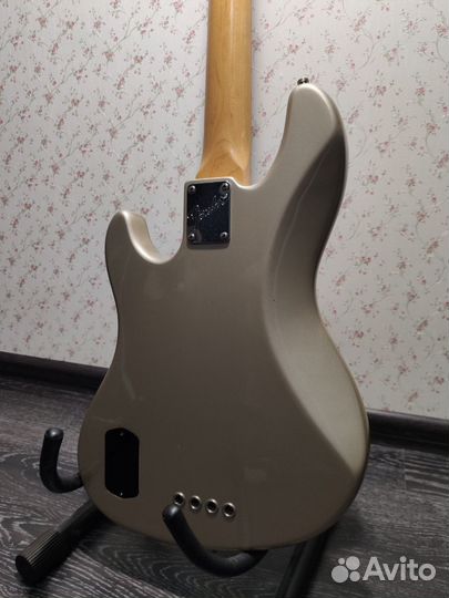 Fender American Deluxe Jazz Bass Shoreline Gold