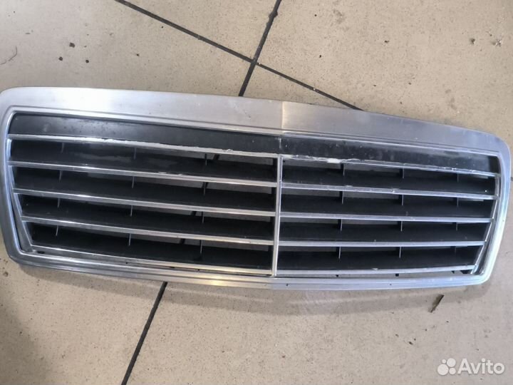 Решетка радиатора mercedes w210